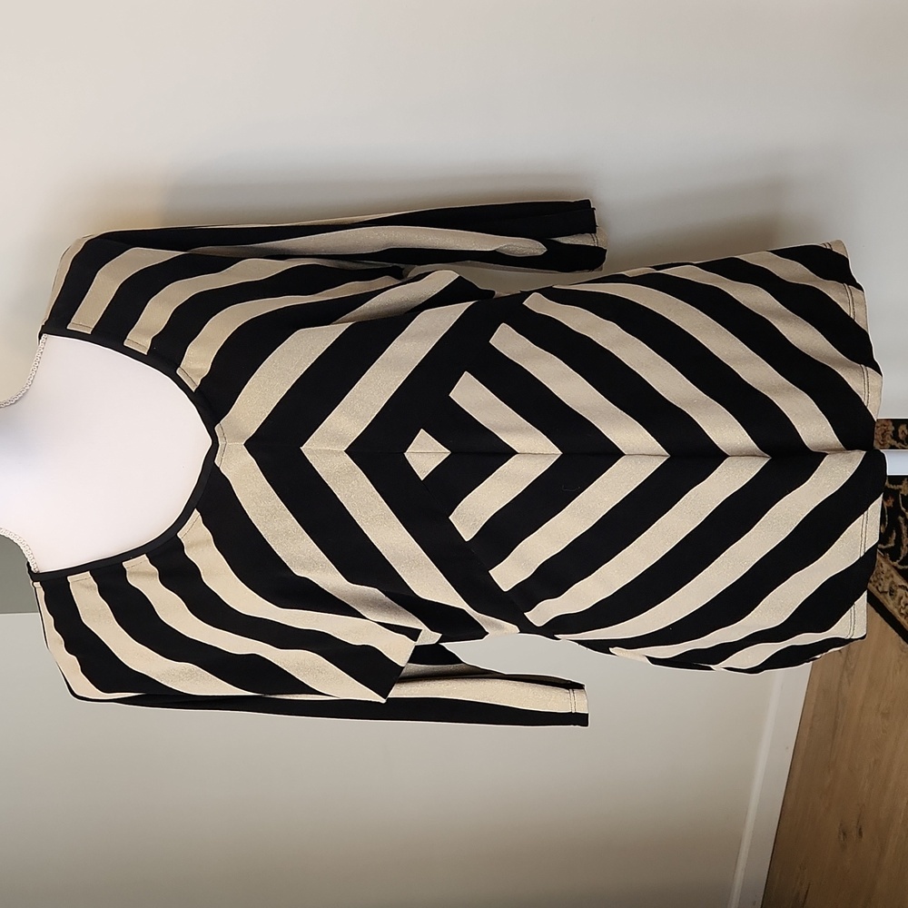 White House Black Market Black Metallic Gold Chevron Dolman Sleeve Blouse L